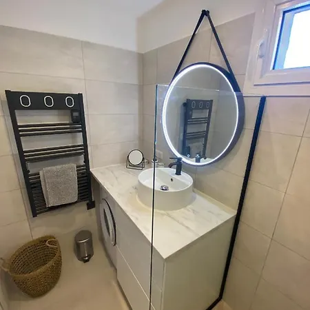 Face A La Mer, Et Son Cap Canaille Каси